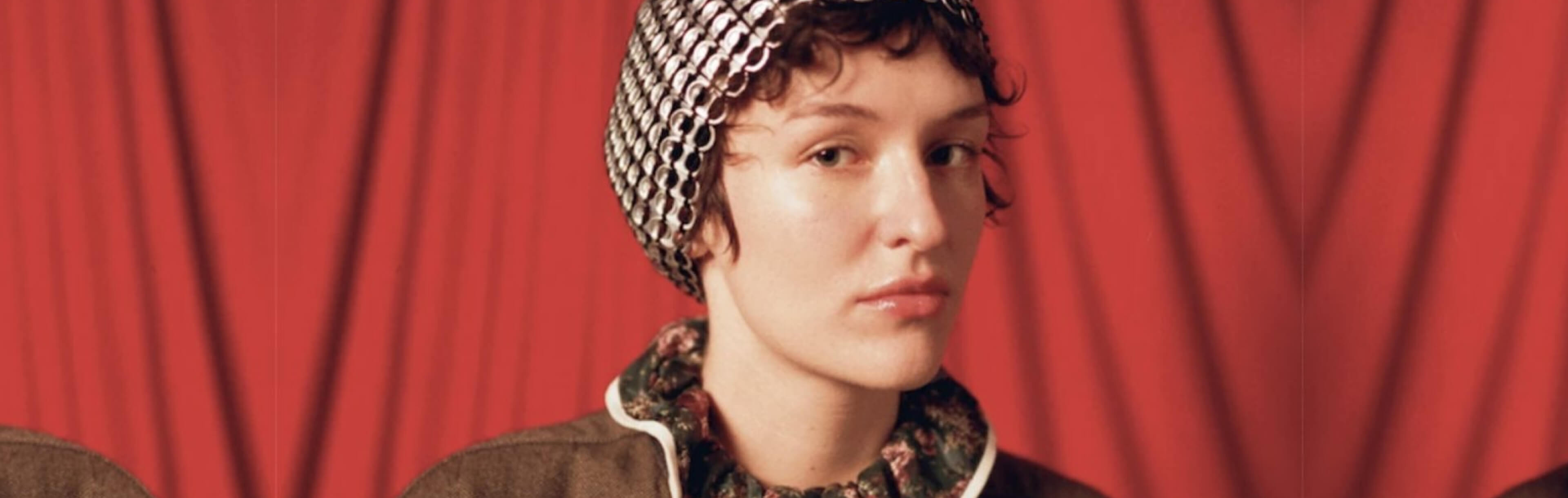 sdv-arts-science-foundation-vydel-grant-molodoy-khudozhnitse-appolinarii-broshe